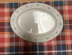 Noritake 楕円形皿 花柄装飾 日本製　オーバル