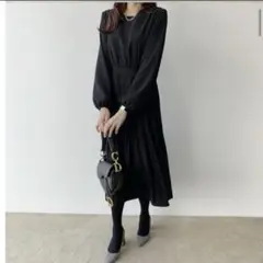 ロング　ワンピース 黒 長袖 プリーツ フリー　上品 シンプル レディース 春秋