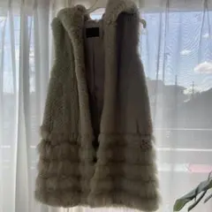 フード付きクリーム色ファーベスト