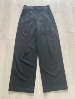 GU 2023年モデル　タックワイドパンツ 黒