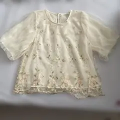アイボリー 花柄刺繍 五分袖ブラウス