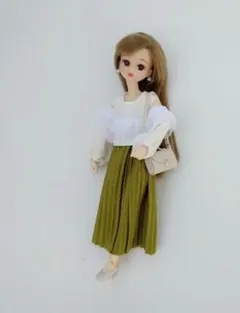 22センチドール服　肩だしフリルトップス　プリーツスカート　ショルダーバック