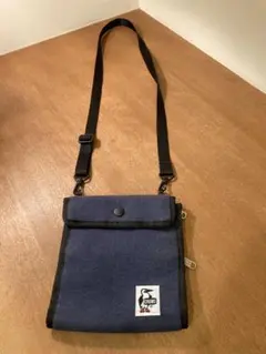 CHUMS ショルダーバッグ　パスポート入れに！