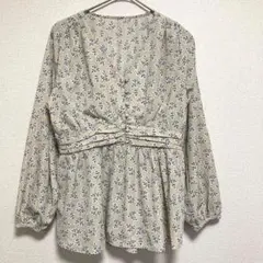 ○ROPE' mademoiselle 総柄長袖シャツ ギャザー ベージュ Mのサムネイル