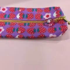 いちご柄　ペンケースのサムネイル