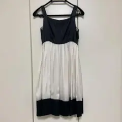 ノースリーブひざ丈ワンピース ネイビーとホワイト