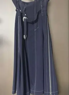 【極美品】TOGA PULLA お洒落なベルトとファスナーデザインフレアスカートのサムネイル