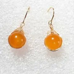 オレンジアゲートの天然石一粒ピアス　ワイヤーラッピング