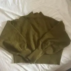 Kastaneオリーブグリーン ハイネック クロップドセーター