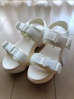 ホワイト ストラップサンダル 厚底