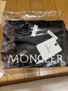 MONCLER ブラック ロゴ Tシャツ