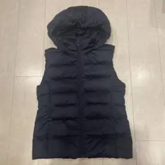 ユニクロ　フード付きダウンベスト Mサイズ　ネイビー