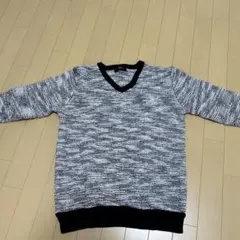 AZUL Vネックニットセーター 黒と白