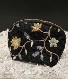 インド刺繍生地(黒)手の平サイズのマチ付きポーチ　ハンドメイド♪