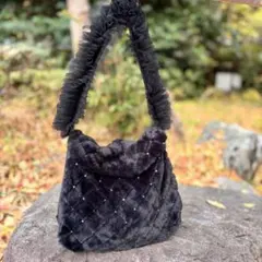 スタイルが華やく大人のふわふわバッグ　モコモコボアファーと日本製フェイクレザー