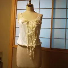 フリル付きホワイトキャミソール