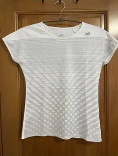 New Balance ホワイト Tシャツ