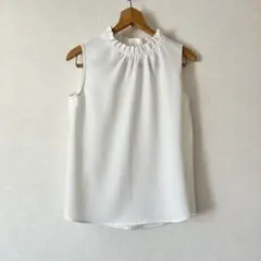 GUフリルネックブラウス　ノースリーブ　白　Mサイズ