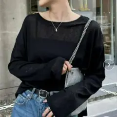 スリット Tシャツ
