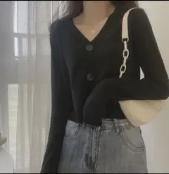 黒の長袖カーディガン　ショート
