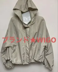 ベージュ フード付きジャケットブランドのサムネイル