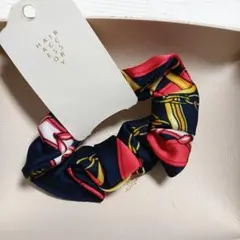 osewaya シュシュ　ミニシュシュ　ネイビー　レッド くさり　スカーフ柄のサムネイル