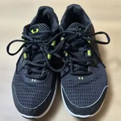 アンダーアーマースニーカーブラック