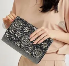 グリーンレーベルリラクシング　ビーズクラッチバッグ