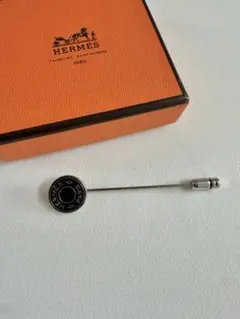 美品 エルメス HERMES シルバー ピン 箱付 ブローチ セリエ 金属製