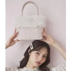tocco closet　パールビジュー装飾ファー×ハートキルティングバッグのサムネイル