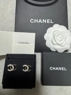 ア*ラ様 CHANEL ココマーク ラウンド ピアス ホワイト - メルカリ