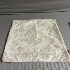刺繍入りホワイトクッションカバー