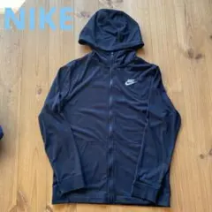 Nike キッズ 薄手パーカー 黒 フード付き