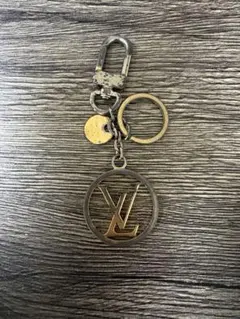 ルイヴィトン ポルトクレ・ベリー LVモチーフ キーホルダー ブラック