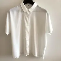 【美品】UNIQLO 半袖シャツ ホワイトカラー　Mサイズのサムネイル