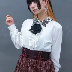 長袖ホワイトブラウス