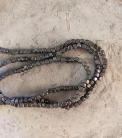 No.807　ブラックのキューブビーズ