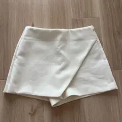 ZARAホワイト ショートパンツ バックポケット付き