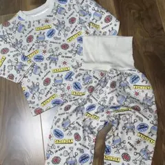 アンパンマン　新品タグ付き　80㌢　キルトパジャマ上下セット