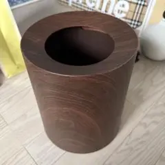 ブラウン円筒形ごみ箱