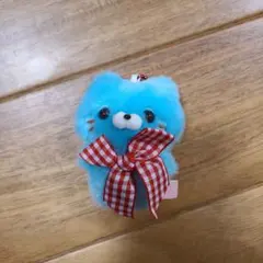 青いクマのぬいぐるみ
