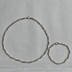 ネックレスとブレスレットのセット　シルバー カラー　新品未使用