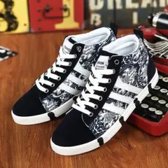 年始ＳＡＬＥ！　ハイカット　ペイズリー柄スニーカー　メンズ　25.5ｃｍ