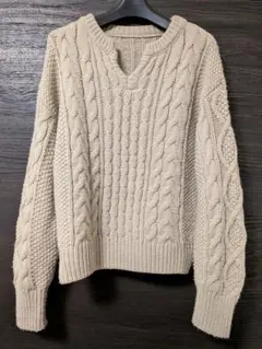 ケーブルニット ベージュ