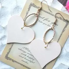 ハート　ゴールド　フープ　ハンドメイド　イヤリング　ピアス　春　ウッドビーズ　白