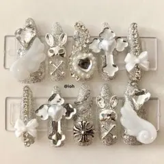 【現品】ネイルチップ　シルバー　白　地雷系　ゴテゴテ　サブカル　十字架　リボン