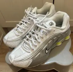 ナイキ Nike Shox R4 スニーカー 24cm