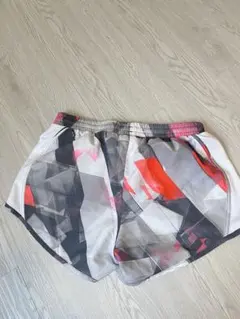 Under Armour 幾何学模様 ランニングショーツ MD