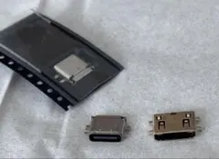 Type-C端子 メス 2個 と Mini HDMI端子 メス 1個