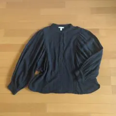 黒シャツ レディース